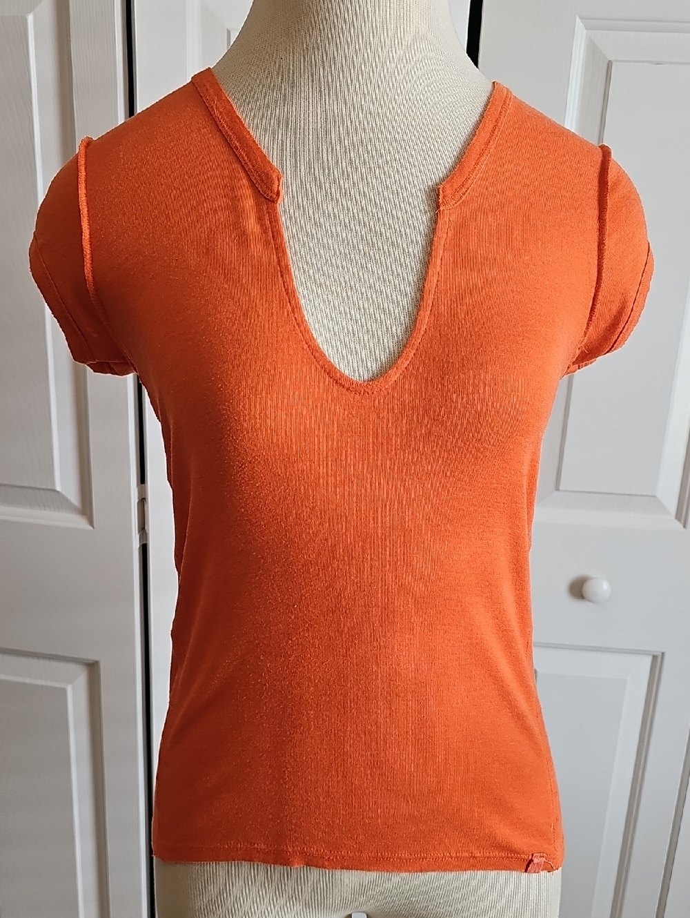 Free People We‎ The Free Notch Neck Tee Womens Size XS Orange Ribbed Cotton Y2K